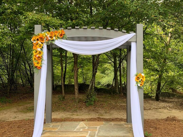 floral arrangement for the arch