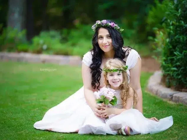 GIRL AND MOM WITH FLOWER CROWN